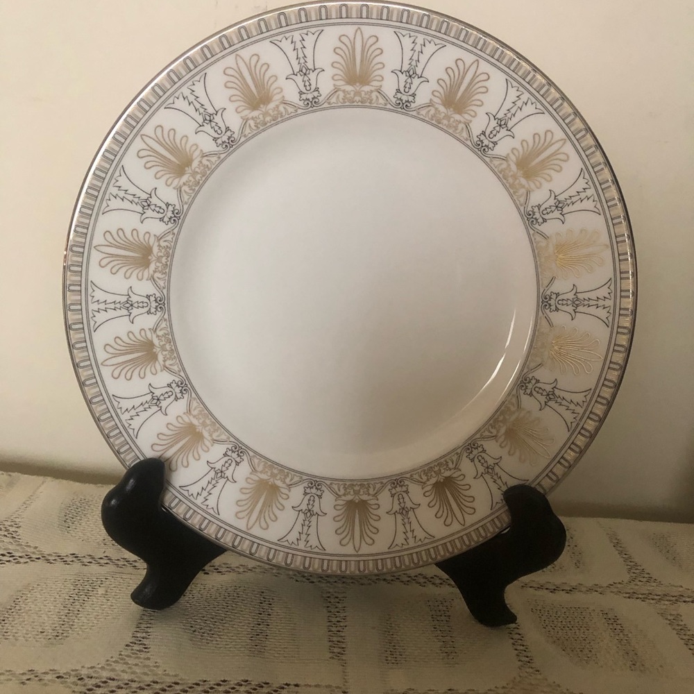 Wedgwood Gold and Platinum Beresford Accent Salad Plate 9” Bone China. New